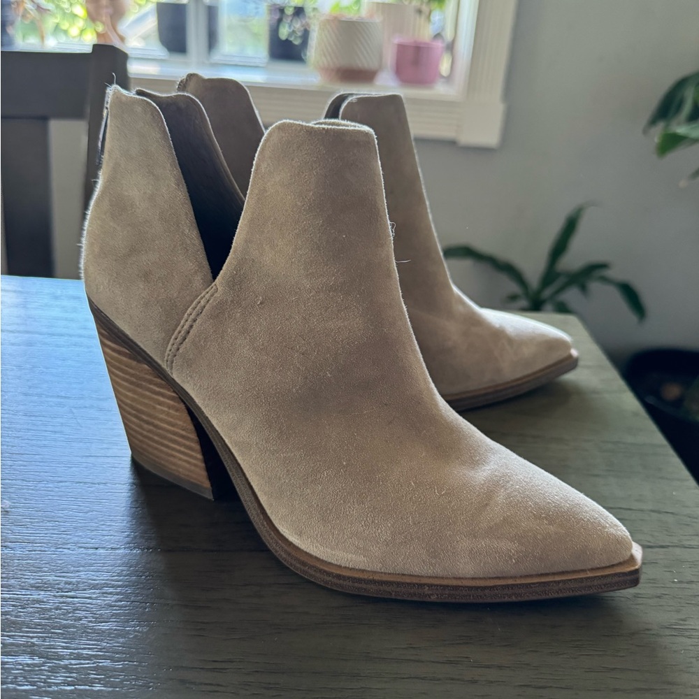 VINCE CAMUTO Booties - Women’s 6.5